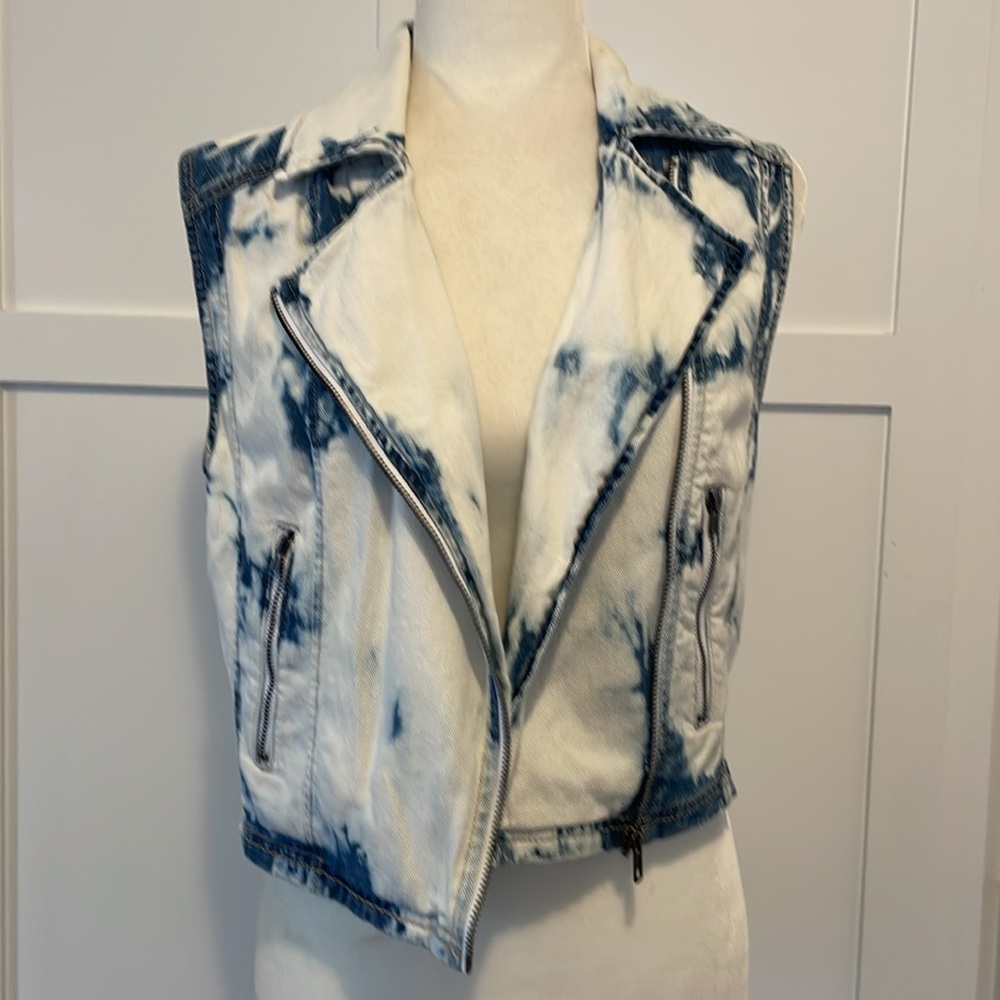 Bullhead Denim Moto Vest Acid-Wash, Tie-Dye Asymmetrical Zip Front